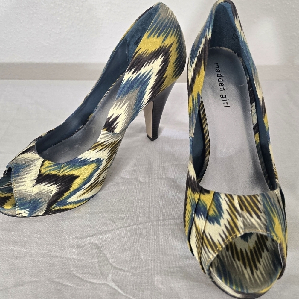 MADDEN GIRL Kaboby Women’s Peep Toe Heels Blue/Gray/Brown/White/Yellow, size 9